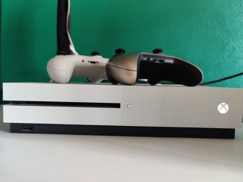 Xbox One S, God