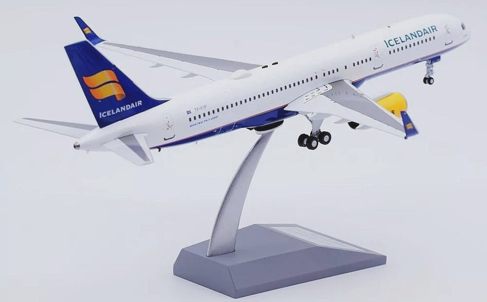 Modelfly, Icelandair Boeing 757-200, skala 1:200