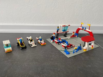 Lego City, 6381, 

Lego fra 1980’erne
Model 6381 motor speedway.  
4 stk. Lego biler
Samlervejlednin