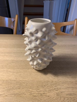 Vase, Vase , Lyngby porcelæn, Lyngby porcelæn, model Vesterbro vasen. Pæn stand uden fejl eller mang