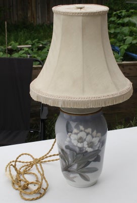 Anden bordlampe, Royal Copenhagen Bordlampe/Vase, Royal Copenhagen Bordlampe/Vase.

1. Sortering.

N