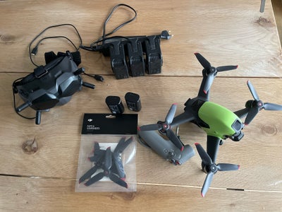 Drone, DJI  DJI FPV, Stærk FPV drone - alt som vist på billede medfølger. Aldrig styrtet. 4 batterie