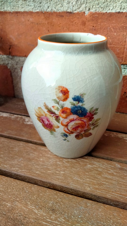 Vase, Lyngby Porcelæn Danmark, motiv: Blomster
