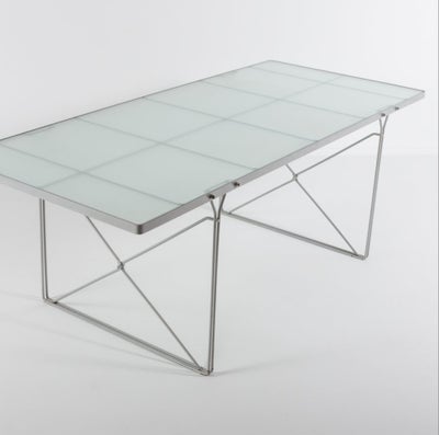 Spisebord, Metal/glas, Niels Gammelgaard, Ikonisk spisebord fra Ikea. 

Det har alm. Tegn på brug ( 