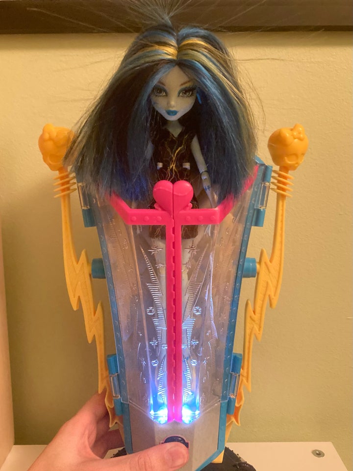 Barbie, Monster High Frankie + Recharge Chamber