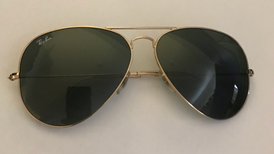 Solbriller unisex, Ray Ban, Vintage. 
Original Aviator. 
Guld Stel, Grønt Glas. 
Købes som beset. 