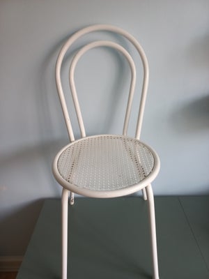 Anden arkitekt, stol, Metal stol med fransk flet. 
Kan både bruges inde og ude. 

Har lidt skader hi