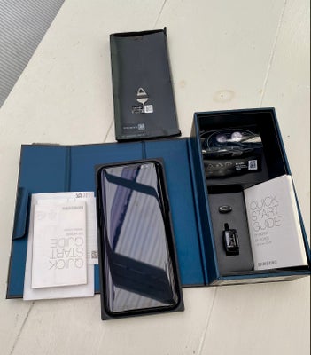 Samsung Galaxy S8., 2. stk. SmartPhone Galaxy S8.
Farve sort.
5,8 ", 4/64 GB
Inkl. original kasse og