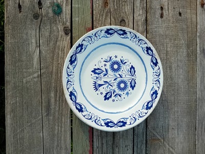 Porcelæn, Tallerkener, 4 gamle tallerkener med brugsspor
Dia 22,5 cm 
SE OGSÅ MINE ANDRE ANNONCER UN