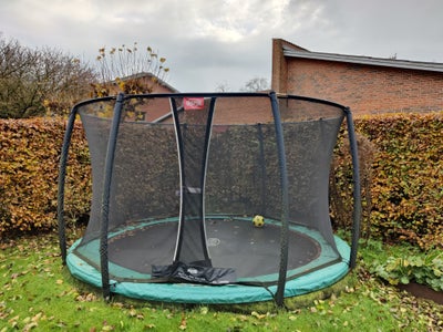 Trampolin, 380 cm trampolin, Berg Champion Inground 380 cm trampolin.
Inkl. Safetynet Deluxe og vint