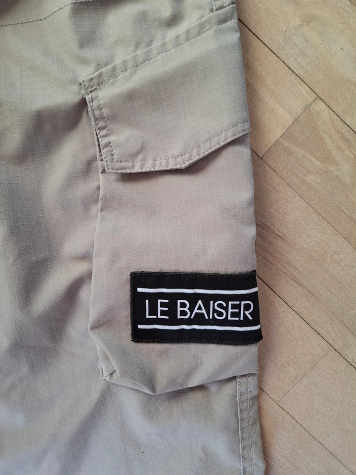 Bukser, Let materiale, Le Baiser