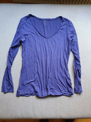 Bluse, H&M, str. 40, Blå-lilla, 94% bomuld,  6% elastane, Slidt, Langærmet bluse. Har et lidt hul fo
