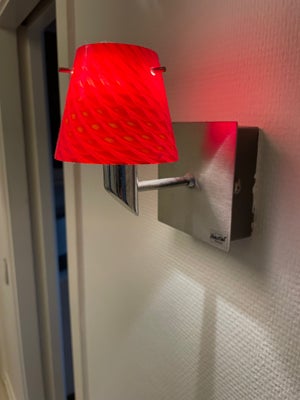 Væglampe, HERSTAL LED, 2 smukke  røde l LED lamper i glas og med indbygget lysdæmper, perfekt stand 