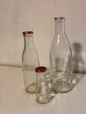 Glas, Mælkeflasker, Gamle mælkeflasker med kapsel.
1,0 - 0,5 og 0,25 ltr.
Sælges kun samlet