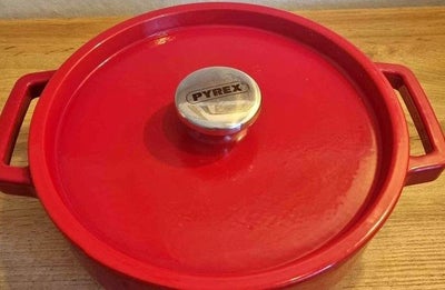 Pyrex støbejern gryde, Pyrex, Materiale: Rød støbejern kan tåle høje temperaturer. Velegnet til opva