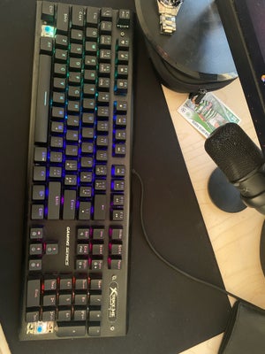 Tastatur, Xtrike Me, Rimelig, Xtrike Me rgb Gaming keyboard som kan skifte rgb farven. Mangler desvæ