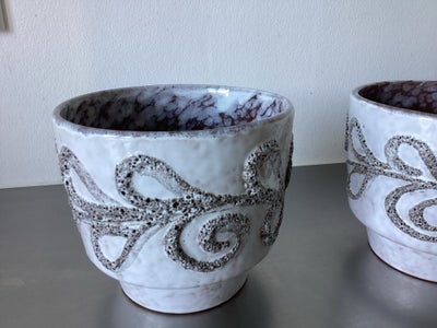Keramik, Urtepotte, Strehla West Germany, Samlet pris..2 stk retro urtepotter hvid / grå.
I super st