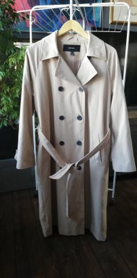 Trenchcoat, str. 38, Vero Moda,  Beige,  Polyester,  Næsten som ny, 


Brugt få gange
Sender gerne