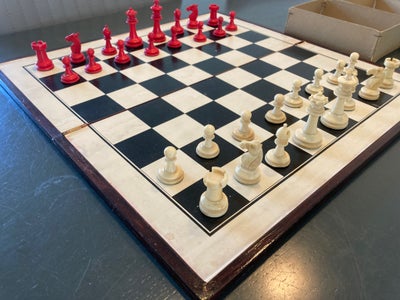 Skak , brætspil, Flot bedre skakspil med bræt der kan foldes sammen 