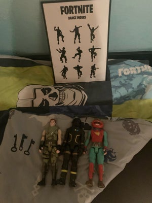 Figurer, billede & sengetøj, Fortnite, 35kr pr. ting
Eller
150kr samlet

3 figurer
Plakat UDEN str A