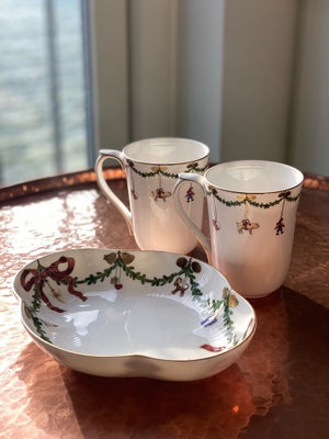 Porcelæn, Fad og krus, Royal Copenhagen, Sjerne Riflet julefad - 22 cm: 400 kroner.
Stjerne Riflet j