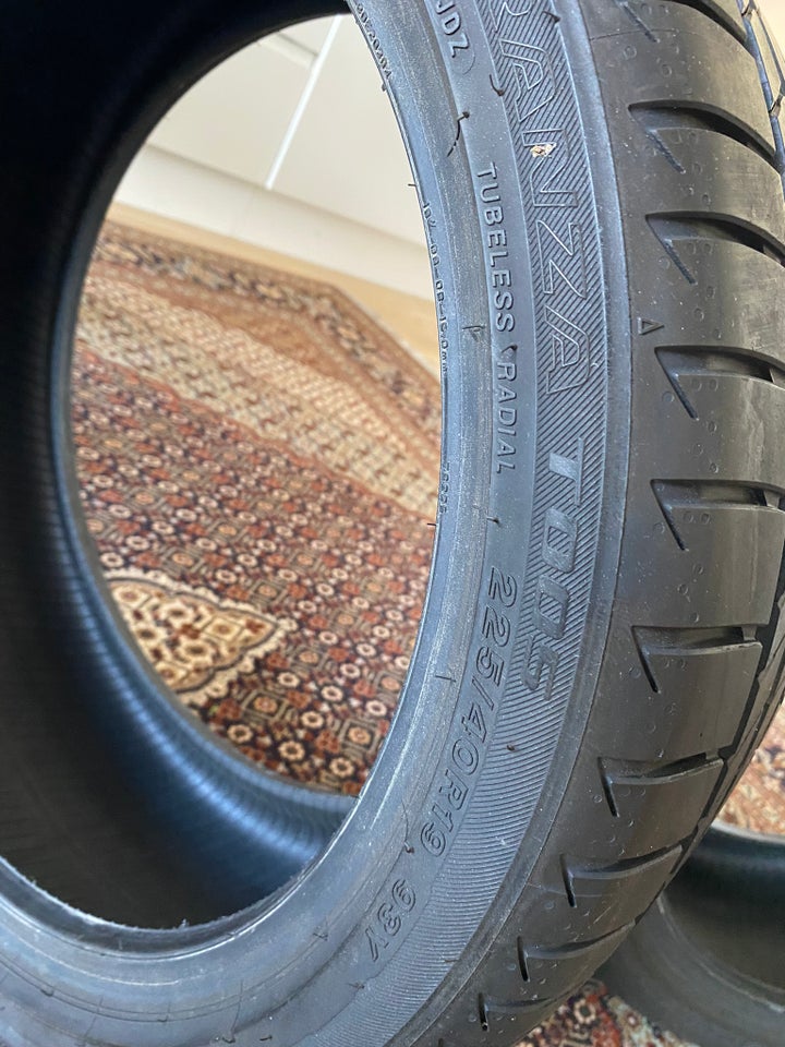 225 / 40 / R19, sommerdæk, Bridgestone