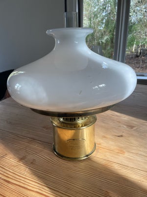 Petroleumslampe, G. V. HARNISCH nr. 11.952, Kan også bruges som hængelampe.
Skibslampe.