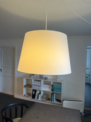 Lampeskærm, IKEA, IKEA loftslampe ø55 cm højde 86 cm. 
2 stk. 100,- pr. stk.