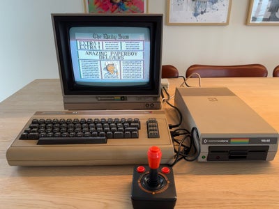 Commodore 64, arkademaskine, God, Fin og original Commodorr 64 med 1541 diskettestation, strømforsyn