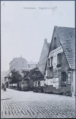 Postkort, København, Bagerstræde nr. 9 til nr. 1, set mod Vesterbrogade. Parykmager & damefrisørinde