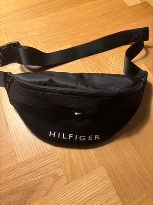 Crossbody, Tommy Hilfiger, Brugt en enkelt gang, så er som nyt.

Tjek også mine andre annoncer. 