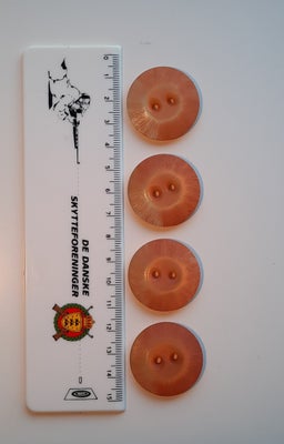 Knapper, Plastik knapper, 4 stk store knapper sælges samlet 30 kr