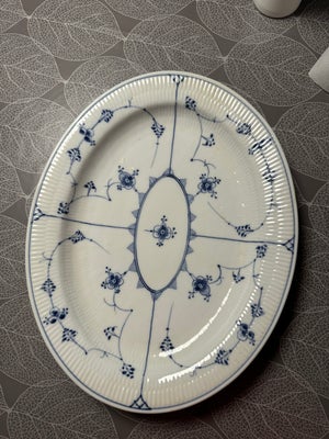 Porcelæn, Fad, Royal copenhagen, Royal copenhagen fad sælges
2 sortering 
41 cm langt
33 cm bredt
Ka