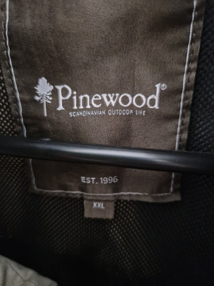 Vest, str. 48, Pinewood