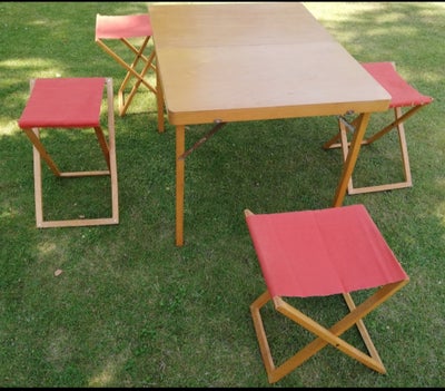Retro camping bord med 4 stole, Meget velholdt  sæt i træ, stole med originalt stof, som er løbet li