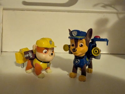 Paw Patrol Chase og Rubble, Paw Patrol, To figurer fra Paw patrol med bevægelige dele på ryggen.