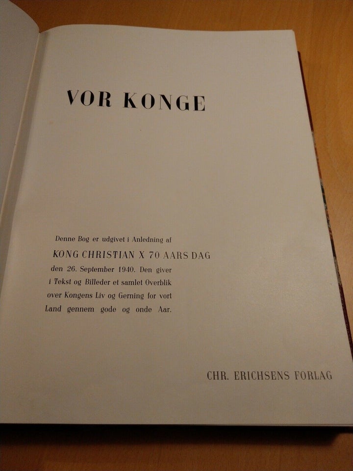 Vor konge 1870-1940, Chr Erichsens Forlag