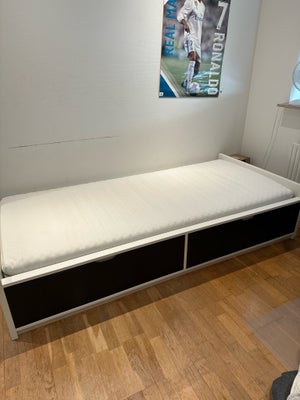 Enkeltseng, Ikea, b: 90 l: 200, 90x200 seng sælges. Rigtig fin stand. Fra Ikea. Med to træk-ud skuff