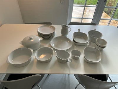 Porcelæn, Diverse skåle, fade og tallerkener fra Lyngby , Lyngby, Meget velholdt regel porcelæn af m