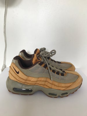Sneakers, str. 38,5, Nike,  Tan,  Ruskind,  Ubrugt, Brugt 1 gang. Købspris var 1500