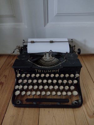 Skrivemaskine, Fin antik triumph skrivemaskine, virker, men mangler blæk. Meget dekorativ.
