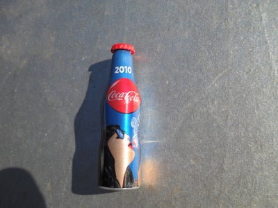Coca Cola, LILLE COLA FLASKE FRA 2014, SJOV LILLE COLA FLASKE FRA 2014
H. 8 CM. Ø. 23 MM.