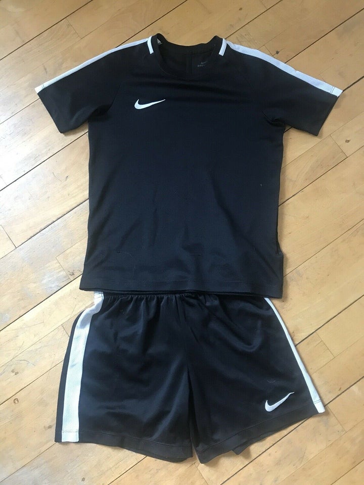 Shorts t-shirt, Nike – dba.dk – Køb og Salg af og Brugt