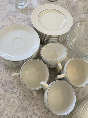 Porcelæn, Kaffestel , Royal Copenhagen, Blå kant
8 kopper 15 cl 
9 underkopper 
10 kagetallerkener 1