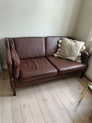 Sofa, læder, 2 pers., Flot retro 2 personers sofa, i brunt læder :) 
Har lille revne i ene hynde

Sk