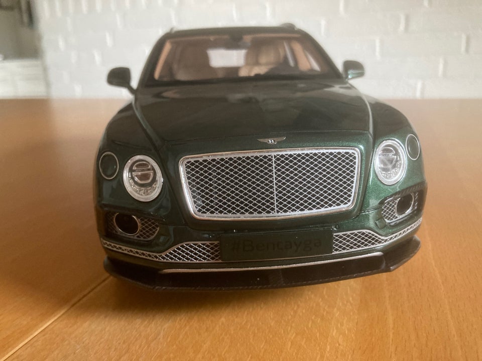 Modelbil, Bentley Bentayga, skala 1:18