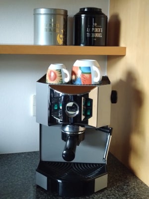 Espresso maskine, La Pavoni, Fin Espresso maskine, hvor der kan brygges 2 kopper ad gangen med vandt