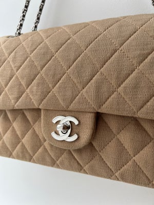 Skuldertaske, Chanel, stof, Chanel Classic timeless Vintage Beige Quilted bag / taske. Den klassiske