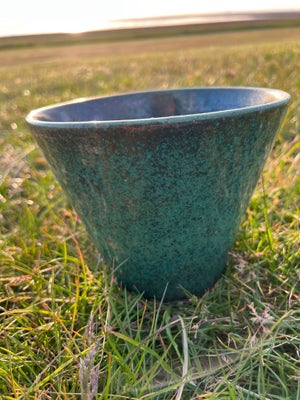 Keramik, Urtepotte, Se lige denne mega lækre grønspættet glasur ??

Lækker urtepotteskjuler der nu k