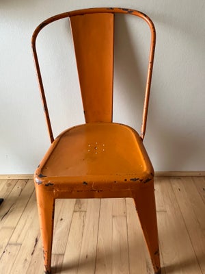 Xavier Puchard, Tolix, Stol, Gammel orange tolix stol med det helt rigtige rå industrielle look. Ald
